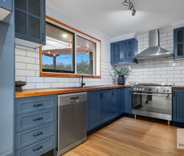 Stylish Family Home in Quiet Tullamarine Court - Photo 6