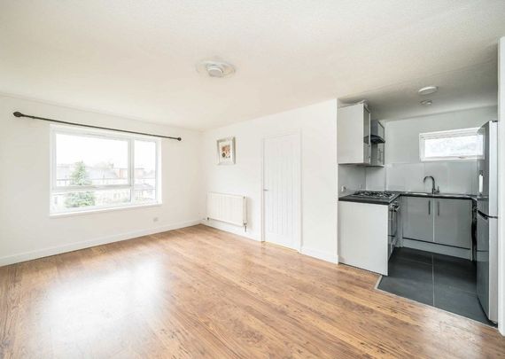 Crusoe Road, CR4 3LG, Mitcham - Photo 1