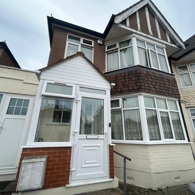 1 bedroom in a house share to rent - Photo 1