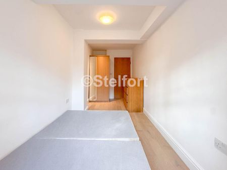 3 bedroom flat to rent - Photo 4