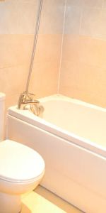 studio to rent Ladbroke Road, Redhill - Photo 4