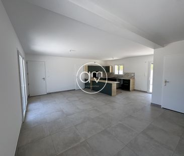 Location Maison 5 pièces 101m² LA CRAU 83260 - Photo 2