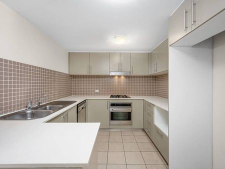 SPACIOUS ONE BEDROOM APARTMENT - LAMINATE TIMBER FLOORING THROUGHOUT - Photo 4