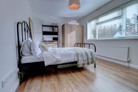 4 bedroom detached house to rent - Photo 3