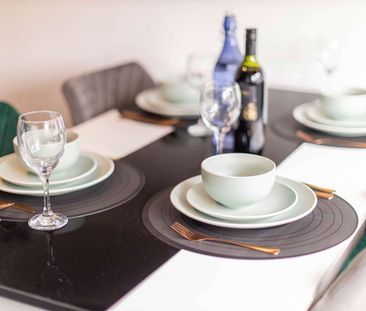🏡 Stylish Space, Sociable Vibes – Your Next Nuneaton Nest Awaits! - Photo 1