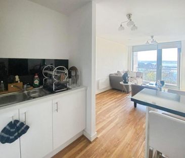 2 bedroom Flat To Let - Photo 2