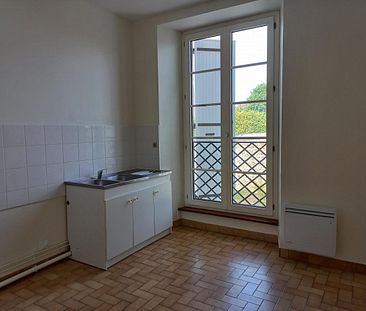 Location Appartement 2 pièces 52 m² Sainte-Sévère - Photo 2