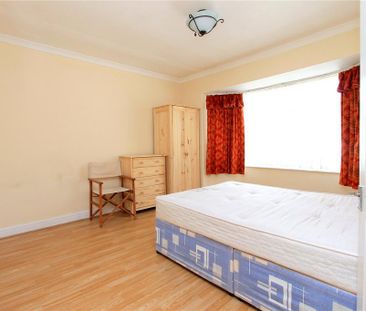 4 bedroom semi-detached house to rent - Photo 1