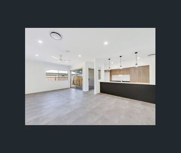 MUST SEE, STUNNING 4 BEDROOM FAMILY HOME! - Photo 1
