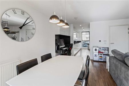 Apartment to Rent: Kingfisher Heights, E16 - Photo 4