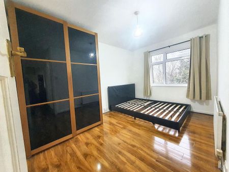 2 bedroom flat to rent - Photo 2