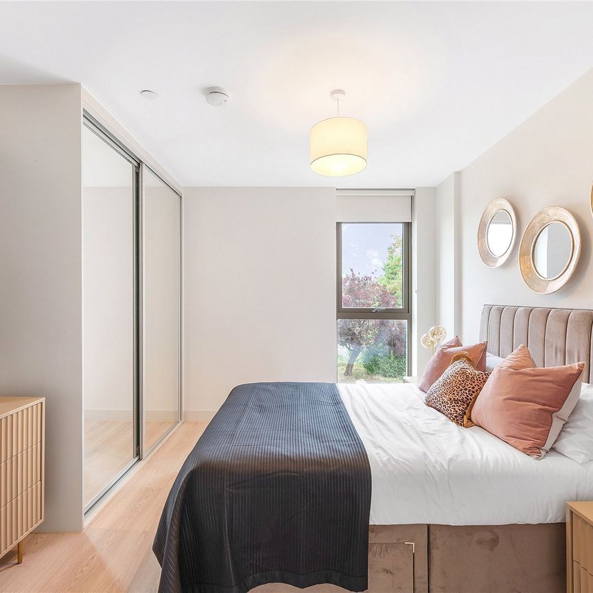 Apt 190, Leatherhead, Surrey, KT22 flat to rent - Photo 1