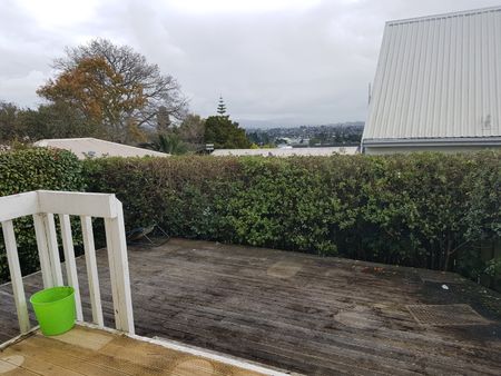 Comfortable home with nice outlook - Photo 3