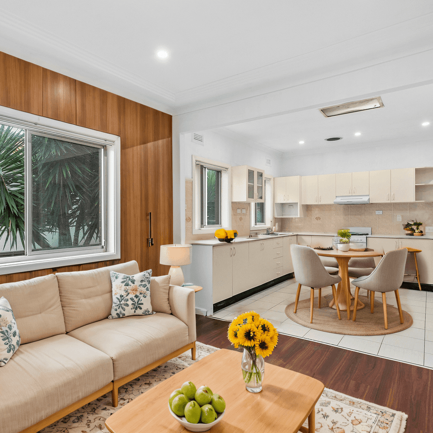 Spacious 4BR Rental in North Wollongong - Photo 1