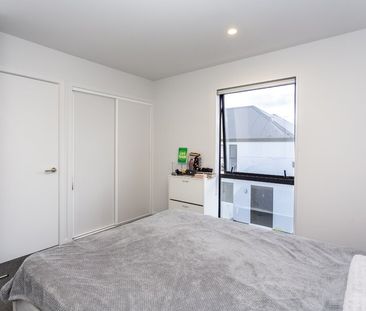 Modern two bedroom home! - Photo 3