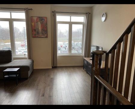 For Lease - 432 Ladycroft Terrace Unit# Main & Upper, Mississauga, Ontario - Photo 3