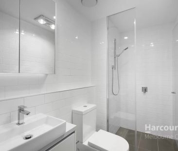 Modern, Stylish Apartment with Exceptional Features - Photo 4