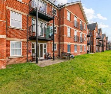 Cobham Close, Enfield, EN1 - Photo 1
