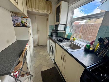 House share to rent - Photo 2