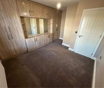 Slough, Berkshire, SL1 - Photo 6