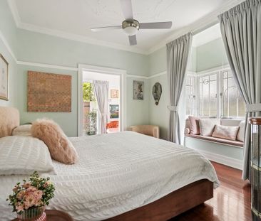 Furnished Art Deco Living In A Prime New Farm Pocket - Photo 6