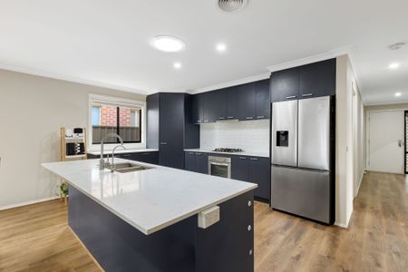 Contemporary Elegance Meets Family Comfort! - Photo 4