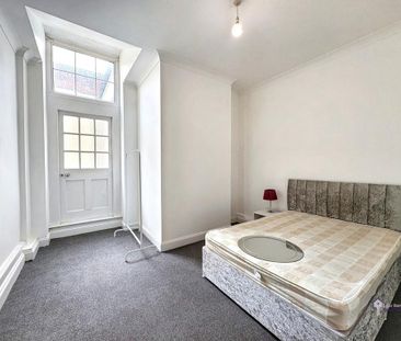 3 bedroom flat to rent - Photo 4