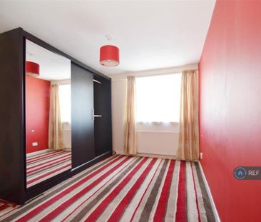 3 bedroom maisonette to rent - Photo 2