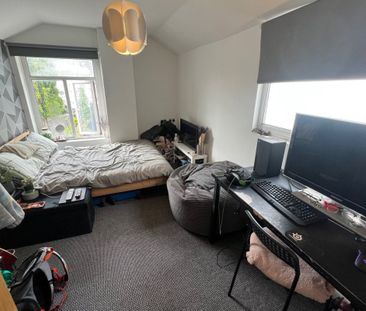 Topaz Street, CARDIFF - Photo 1