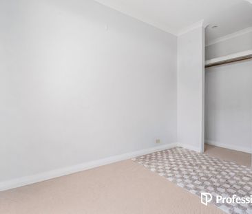 Spacious & Stylish 4 x 2 Family Home in Sinagra - Photo 4