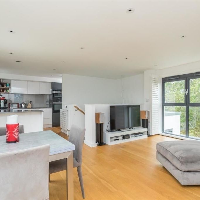 3 Bed Penthouse, Montefiore Road, BN3 - Photo 1