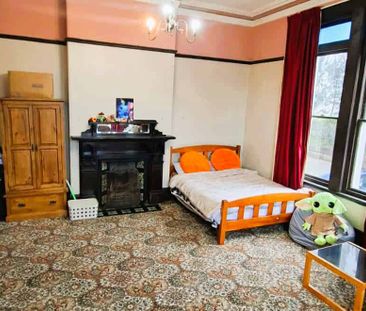 King-Sized Studio Living - 10 month lease available! - Photo 2