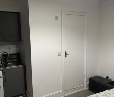 Room in a Shared House, High Road Leytonstone, E11 - Photo 6