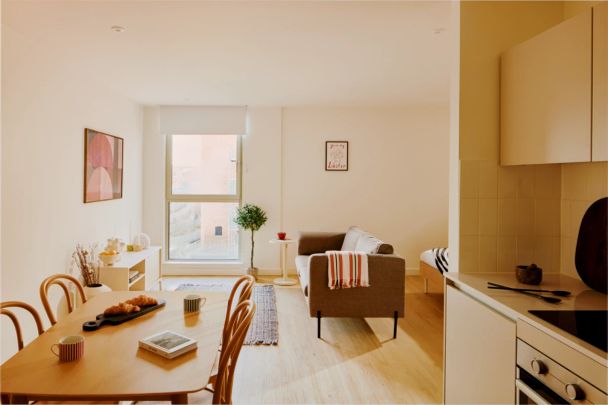 Studio Apartment - Photo 1