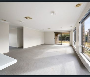 Charming Family Home in Killara Awaits! - Photo 2