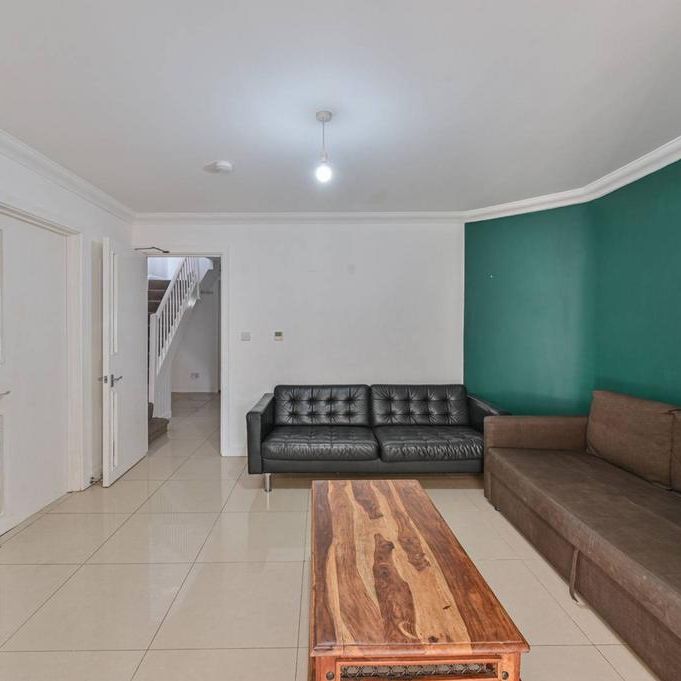 4 bedroom terraced house to rent - Photo 1