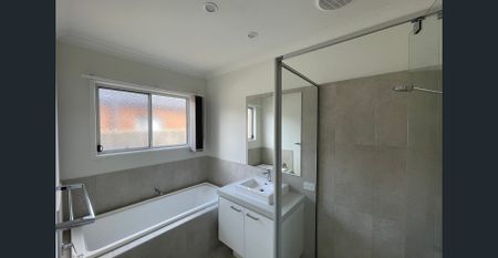 Spacious Family Home! - Photo 3