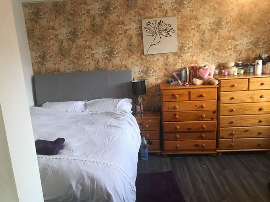 Room in a Shared House, Collyhurst, M40 - Photo 1