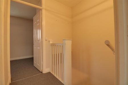 2 bedroom end of terrace house to rent - Photo 3