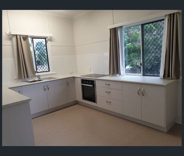 Charming Family Home in the Heart of Pimlico! - Photo 3