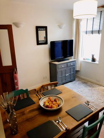 4 Bedroom, 1 Bathroom - Photo 3