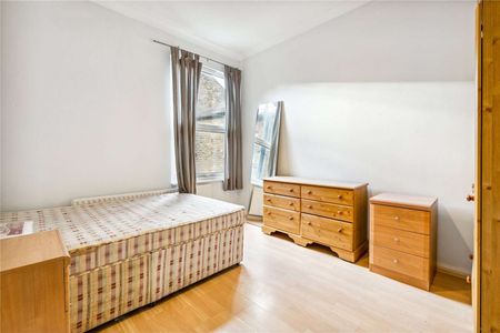 A charming two bedroom flat located on Tooting Bec Road. - Photo 3