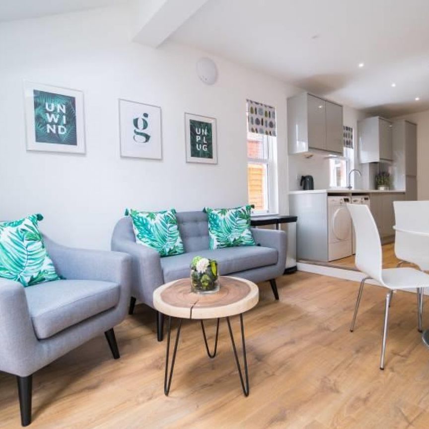 1 bedroom Flat To Let - Photo 1