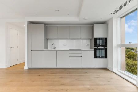 2 bedroom flat in Chiswick - Photo 4