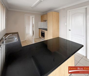 Modern Freshly Painted 3-Bedroom Townhouse in Prime Gunnedah CBD Lo... - Photo 2