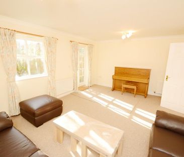 4 bedroom semi-detached house to rent - Photo 3