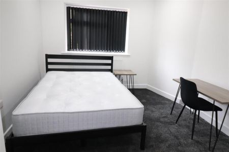 1 bedroom in a house share to rent - Photo 2