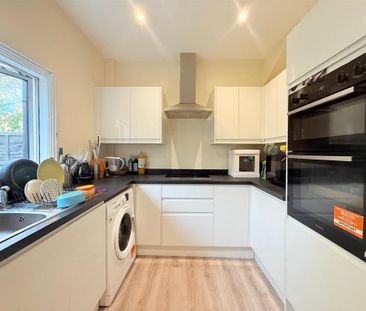 3 bedroom terraced house to rent - Photo 3