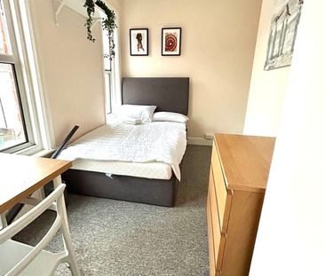 Room in a Shared House, Cromwell Road, SO15 - Photo 5