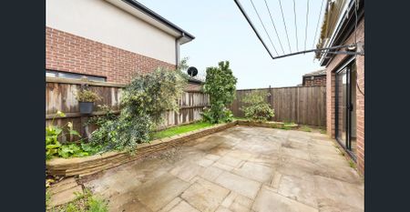 LIGHT-FILLED FAMILY HOME IN A CONVENIENT LOCATION - Photo 3